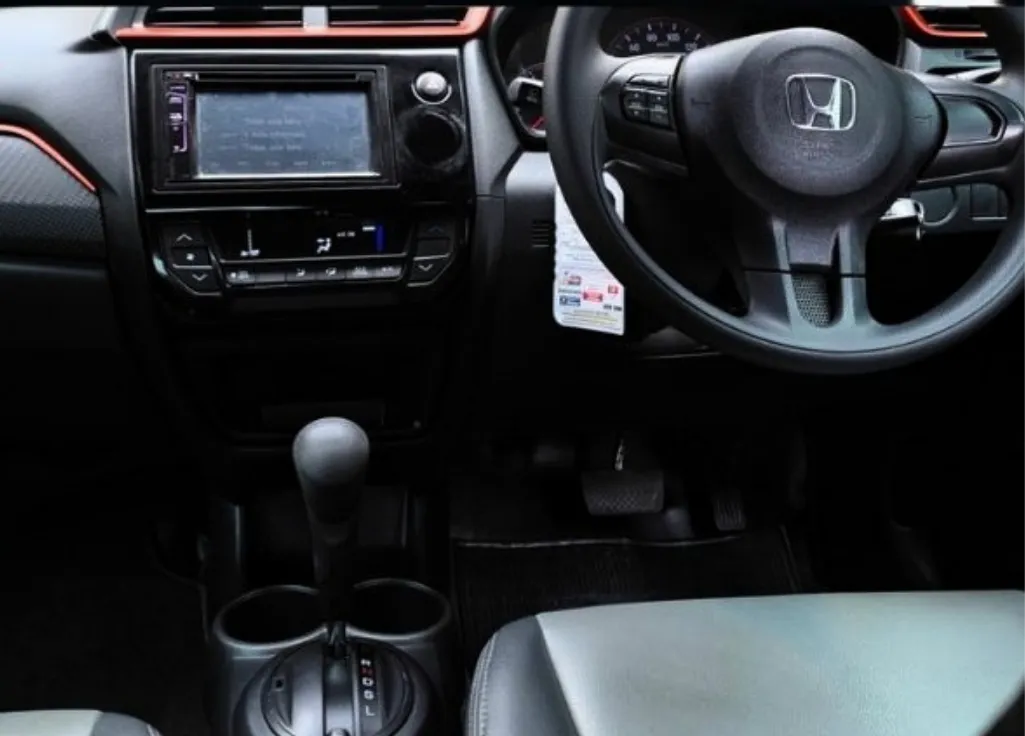 Interior mobil setelah detail cleaning Blanc Auto Spa: jok bersih, dashboard mengkilap, kabin segar.